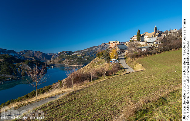 Photo : Village Le Sauze-du-Lac, Hautes-Alpes (05) - (ref. 241227-038) © Jean Isenmann