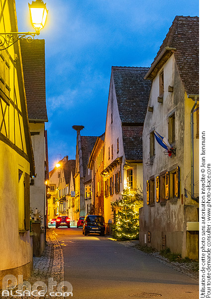 Photo : Mittelbergheim la nuit, le village est classé parmi Les Plus Beaux Villages de France, Bas-Rhin (67) - (ref. 241214-009) © Jean Isenmann