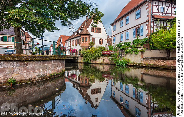 Photo : La Lauter dans le quartier du Bruch, Wissembourg, Bas-Rhin (67) - (ref. C230725-003) © Jean Isenmann