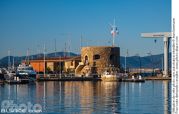 Photo : Port de Saint-Tropez, Presqu'Ile de Saint-Tropez, Var (83) - (ref. 241229-004) © Jean Isenmann