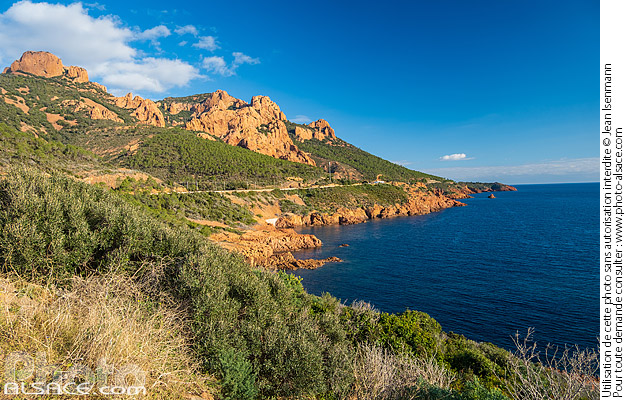 Photo : Corniche d'Or ou Corniche de l'Esterel, Saint-Raphaël, Var (83) - (ref. 241231-022) © Jean Isenmann