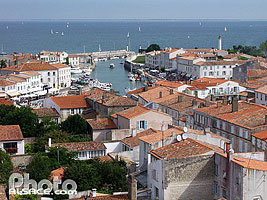 Photo : Port et toits de Saint-Martin de Ré, Ile de Ré, Charente-Maritime (17)