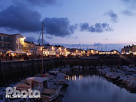 Photo : Port de Saint-Martin de Ré la nuit, Ile de Ré, Charente-Maritime (17)
