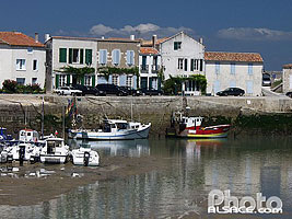 Photo : Port de Saint-Martin de Ré à marée basse, Ile de Ré, Charente-Maritime (17)
