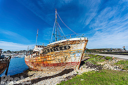 Photo : Épaves de langoustiers, Camaret-sur-Mer, Presqu'île de Crozon, Parc naturel régional d'Armorique, Finistère (29), Bretagne, France