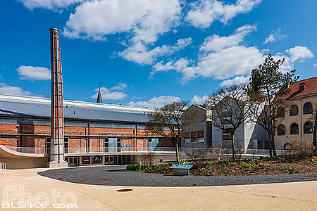 Photo : Site Verrier de Meisenthal qui regroupe le Centre International d'Art Verrier et la Halle Verrière, Meisenthal, Moselle (57)