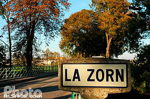 Photo : Route départementale D332 et pont sur la Zorn, Waltenheim-sur-Zorn, Bas-Rhin (67)