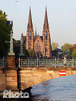 Photo : Pont Saint Guillaume et l'eglise Saint-Paul, Strasbourg, Bas-Rhin (67)