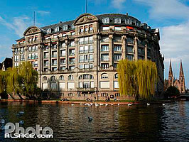 Photo : Immeuble l'ESCA vue depuis le quai Saint-Etienne, Strasbourg, Bas-Rhin (67)
