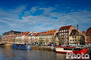 Photo : Péniche le long du quai des Pêcheurs, Strasbourg, Bas-Rhin (67), Alsace, France