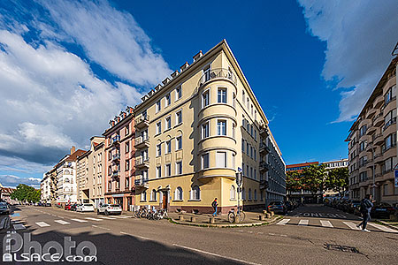 Photo : Immeubles de logements rue des Orphelins dans le quartier de la Krutenau, Strasbourg, Bas-Rhin (67)