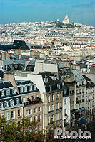 Photo : Vue sur les toits de Paris et la butte Montmartre et le Sacré Coeur, Paris (75)