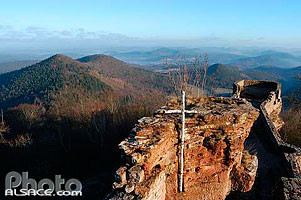 Photo : Chateau de Wegelnburg et vue sur le Pfalzerwald dans le Palatina, Allemagne