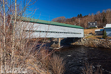 Photo : Pont couvert du Faubourg, L'Anse-Saint-Jean, Québec, Canada