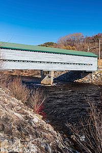 Photo : Pont couvert du Faubourg, L'Anse-Saint-Jean, Québec, Canada
