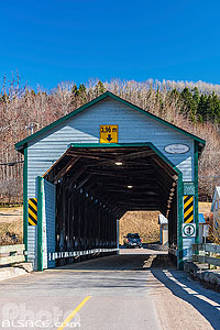 Photo : Pont couvert du Faubourg, L'Anse-Saint-Jean, Québec, Canada