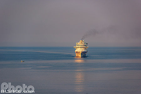 Photo : Paquebot de croisière au large de Dubrovnik, Croatie