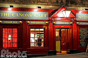 Photo : The Canons' Gait Bar, Canongate, Edinburgh, Lothian, Scotland, United Kingdom