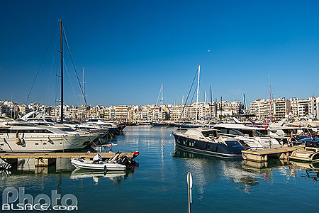 Photo : Port de plaisance Mikrolimano au Pirée, Athènes, Grèce