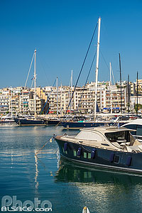 Photo : Port de plaisance Mikrolimano au Pirée, Athènes, Grèce