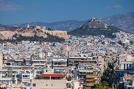 Photo : La ville d'Athènes et en arrière plan l'acropole et le mont Lycabette, Grèce