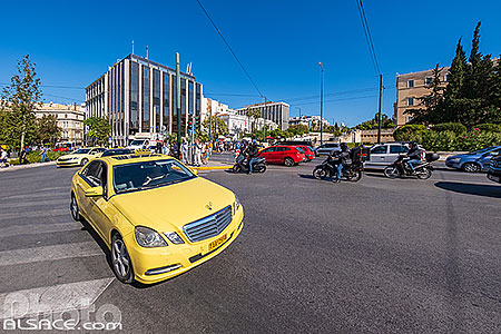 Photo : Circulation au centre d'Athènes, Place Syntagma, Athènes, Grèce