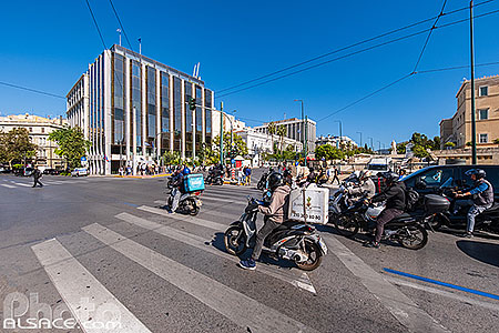 Photo : Circulation au centre d'Athènes, Place Syntagma, Athènes, Grèce