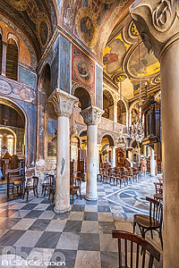 Photo : Eglise byzantine d'Agios Nikolaos Ragava dans le quartier de Plaka connue pour être la plus ancienne d'Athènes, Athènes, Grèce, Attique, Grèce