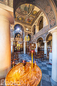 Photo : Eglise byzantine d'Agios Nikolaos Ragava dans le quartier de Plaka connue pour être la plus ancienne d'Athènes, Athènes, Grèce, Attique, Grèce