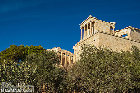 Photo : Les Propylées constituant l'entrée principale de l'acropole d'Athènes, Grèce, Attique, Grèce