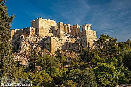 Photo : Les Propylées constituant l'entrée principale de l'acropole d'Athènes, Grèce, Attique, Grèce