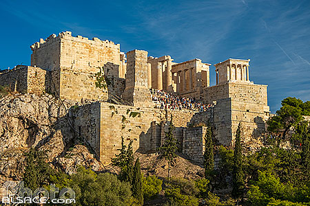 Photo : Les Propylées constituant l'entrée principale de l'acropole d'Athènes, Grèce