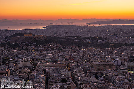 Photo : Athènes et l'Acropole au crépuscule vue depuis le Mont Lycabette, Grèce, Attique, Grèce