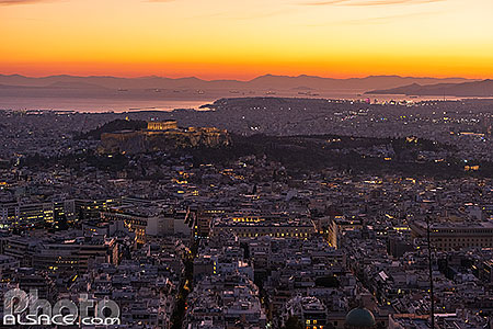 Photo : Athènes et l'Acropole au crépuscule vue depuis le Mont Lycabette, Grèce, Attique, Grèce