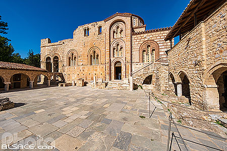 Photo : Monastère de Daphni (ou Dafni ) est un monastère byzantin du XIe siècle, il est inscrit au patrimoine mondial de l'UNESCO, Chaïdari , Grèce, Attique, Grèce