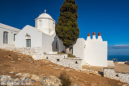 Photo : L'église d'Agios Andreas à la citadelle mycénienne à Sifnos, Archipel des Cyclades, Grèce