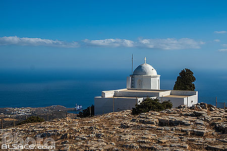Photo : L'église d'Agios Andreas à la citadelle mycénienne à Sifnos, Archipel des Cyclades, Grèce