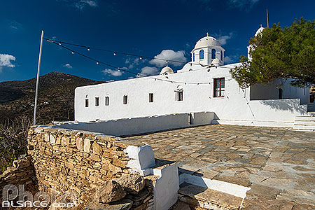 Photo : Monastère de la Vierge de la Montagne (Panagia tou Vounou), Ile de Sifnos, Archipel des Cyclades, Grèce