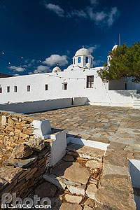 Photo : Monastère de la Vierge de la Montagne (Panagia tou Vounou), Ile de Sifnos, Archipel des Cyclades, Grèce