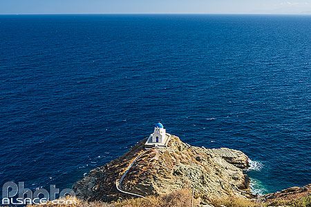 Photo : Eglise des S?pt ?art?rs (?pta ?artyr?s) située à K?str? église la plus ?mblématique d? l?île de Sifnos, Archipel des Cyclades, Grèce