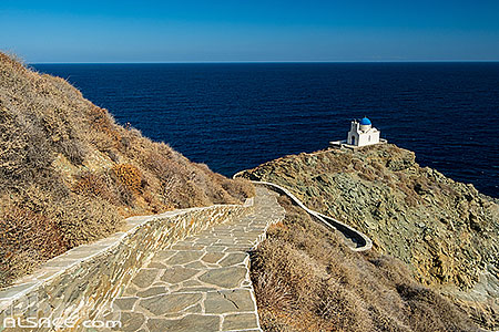 Photo : Eglise des S?pt ?art?rs (?pta ?artyr?s) située à K?str? église la plus ?mblématique d? l?île de Sifnos, Archipel des Cyclades, Grèce
