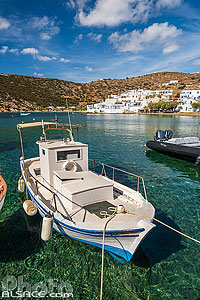 Photo : Village de pêcheurs de Faros au sud de l'île de Sifnos, Archipel des Cyclades, Grèce