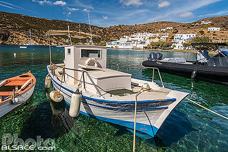 Photo : Village de pêcheurs de Faros au sud de l'île de Sifnos, Archipel des Cyclades, Grèce