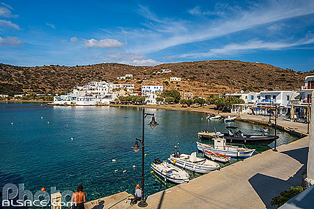 Photo : Village de pêcheurs de Faros au sud de l'île de Sifnos, Archipel des Cyclades, Grèce