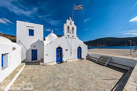 Photo : Eglise Evangelistria Taxiarches à Vathi sur l'île de Sifnos, Archipel des Cyclades, Grèce
