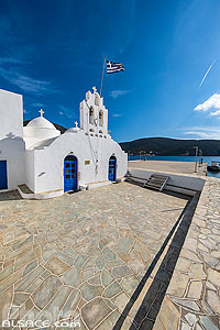 Photo : Eglise Evangelistria Taxiarches à Vathi sur l'île de Sifnos, Archipel des Cyclades, Grèce