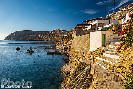 Photo : Village de pêcheurs de Cheronissos sur l'île de Sifnos, Archipel des Cyclades, Grèce