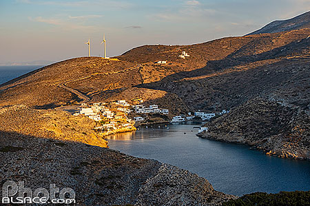 Photo : Village de Cheronissos sur l'île de Sifnos, Archipel des Cyclades, Grèce
