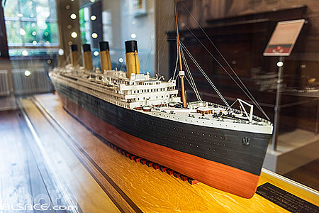 Photo : Maquette du Titanic dans l'Hôtel de ville de Belfast (Belfast City Hall), Belfast, Irlande du Nord