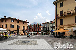 Photo : Piazza Garibaldi, Menaggio, Lombardie, Italie
